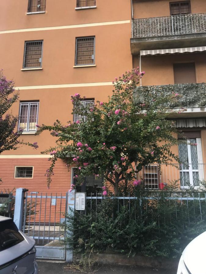 Appartamento 4 Posti Letto In Zona Tranquilla E Ben Servita, Un Matrimoniale E Un Divano Letto Matrimoniale Facebook Massimo Bobo Aquili โบโลญญา ภายนอก รูปภาพ